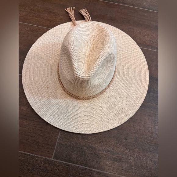 Boho Ivory Wide Brim Summer Hat - Like New - Picture 4 of 5